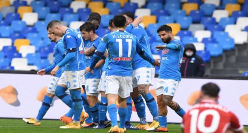نابولي يقسو على سبيزيا برباعية ويكمل عقد المتأهلين للمربع الذهبي بكأس إيطاليا